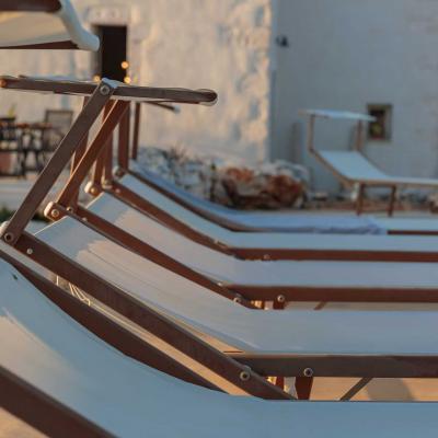 Relaxing by the pool of the villa for rent in Ostuni